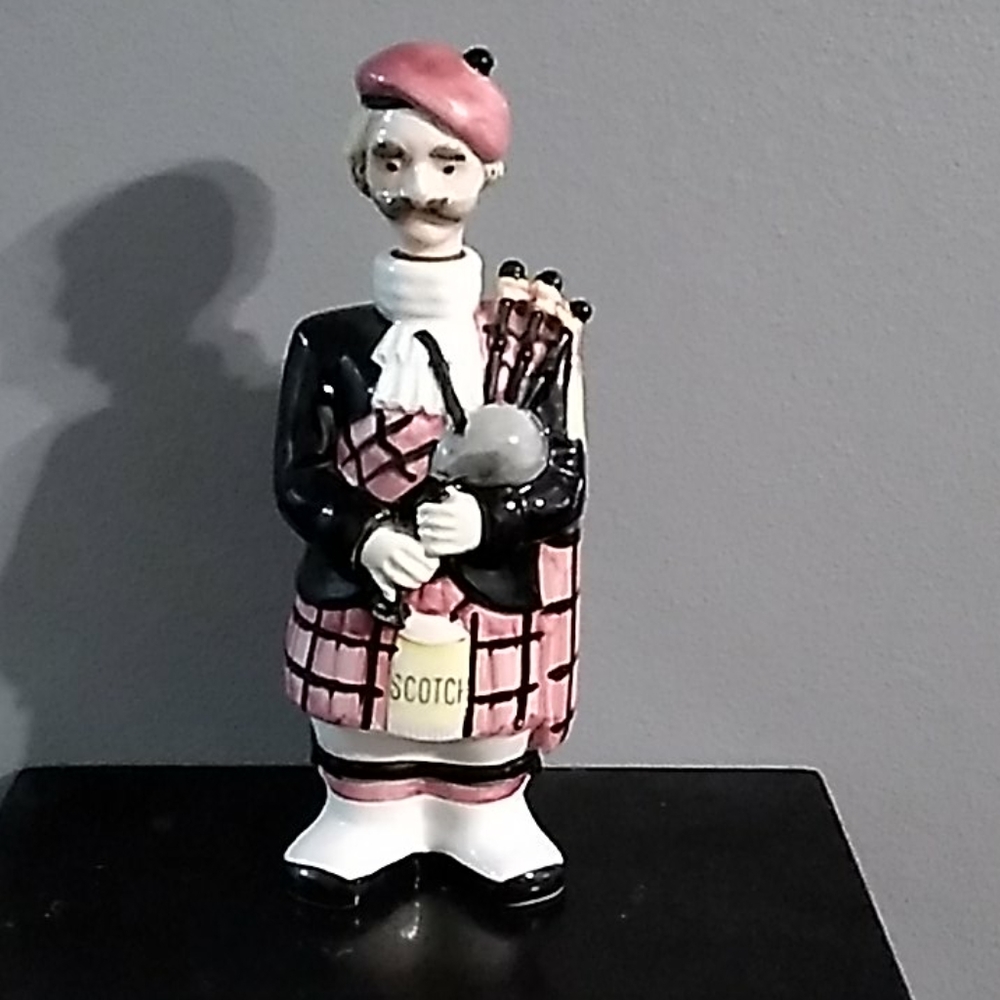Vintage Ceramic Scottish Bagpipe Player Decanter